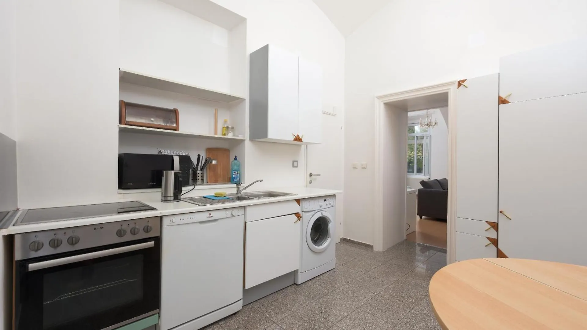 Cozy 1Bd Apartment In Historic Central Vienna Building