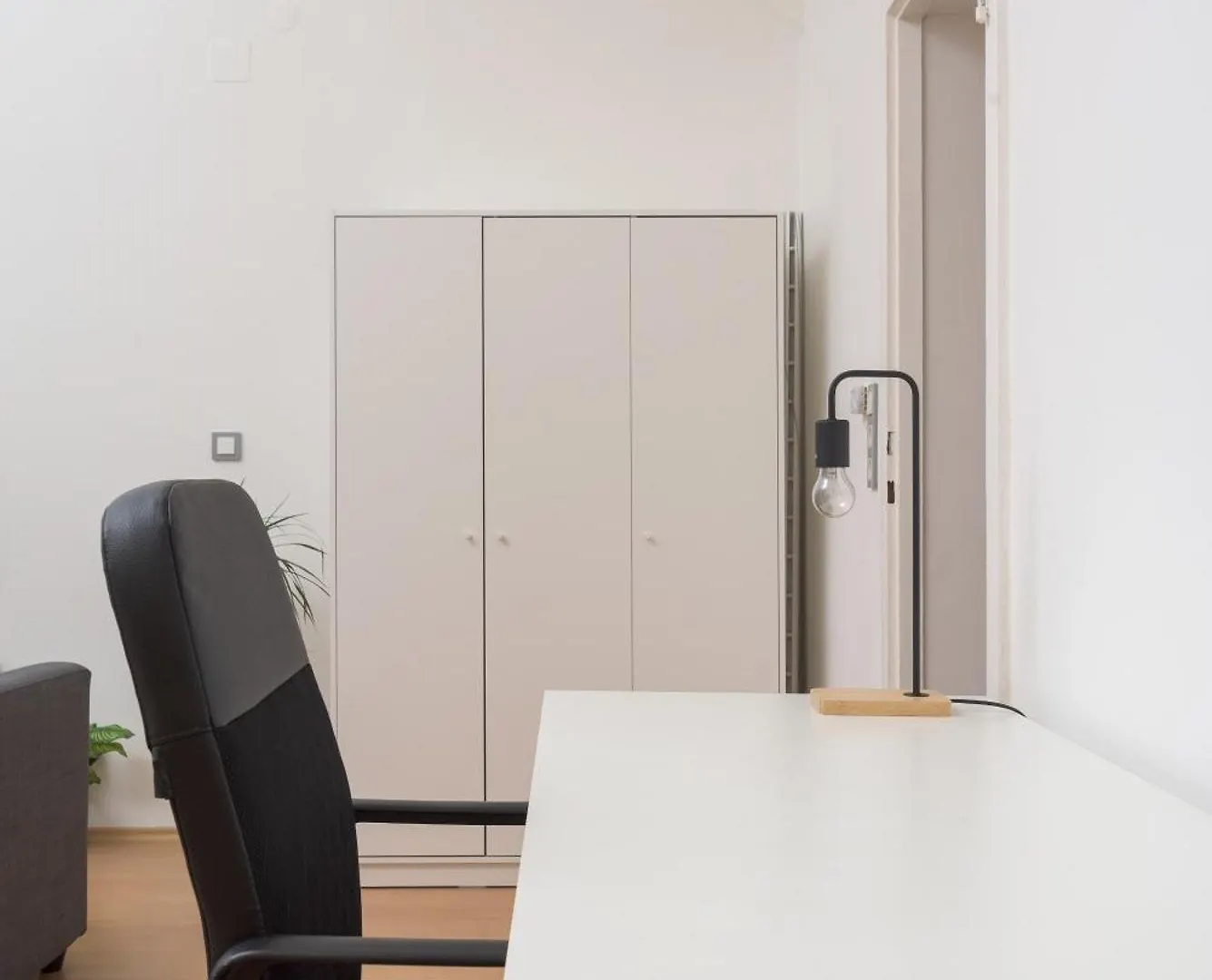 Cozy 1Bd Apartment In Historic Central Vienna Building