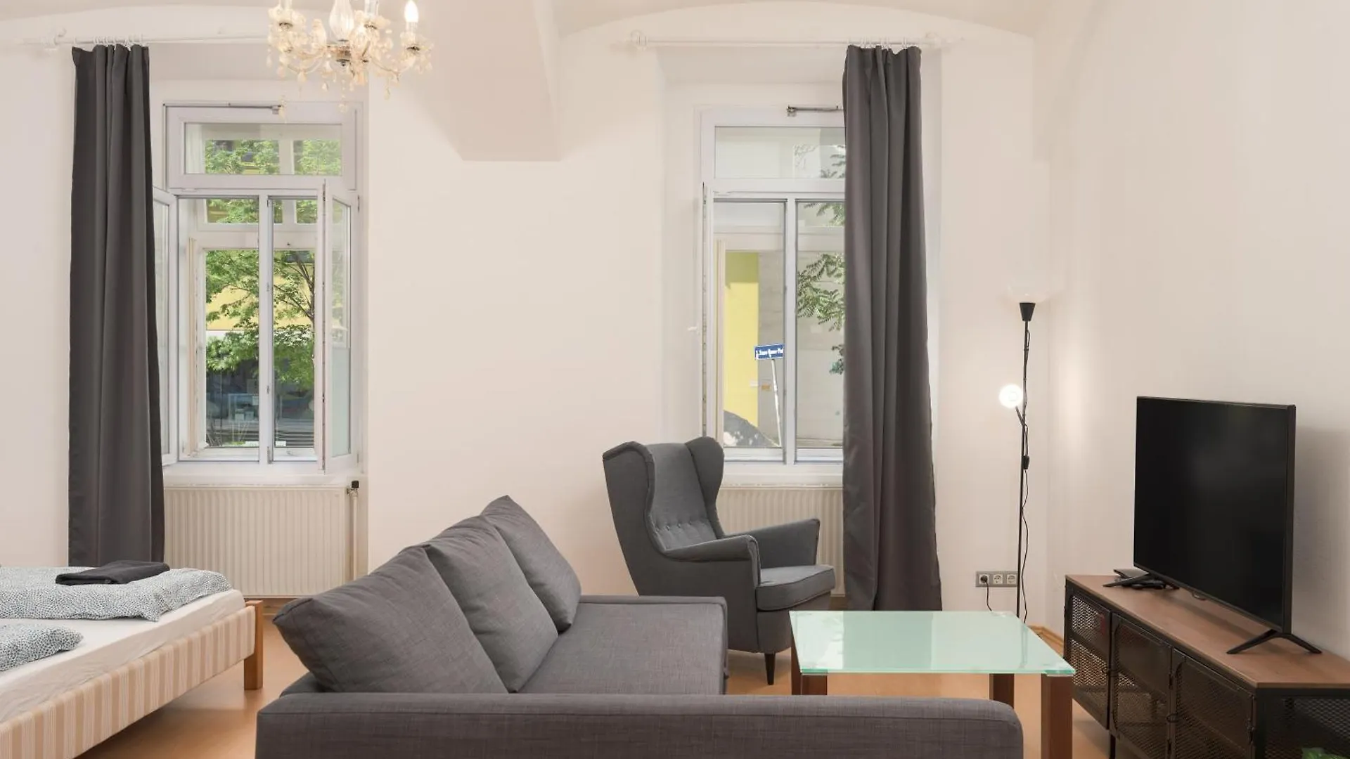 Cozy 1Bd Apartment In Historic Central Vienna Building