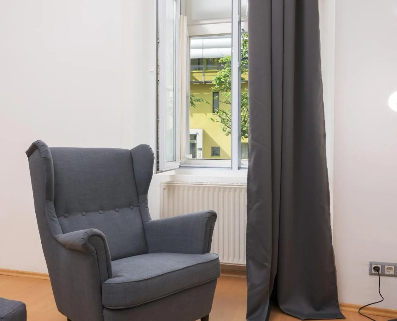 Cozy 1Bd Apartment In Historic Central Vienna Building