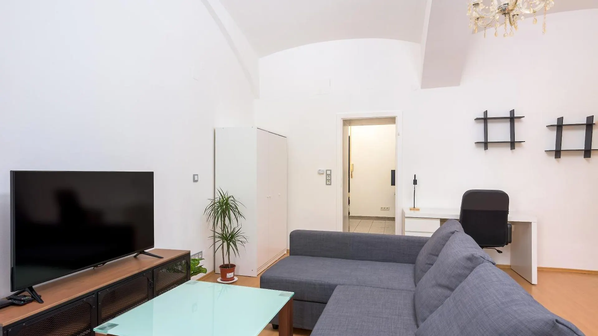 Cozy 1Bd Apartment In Historic Central Vienna Building